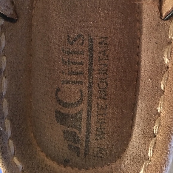 Cliffs Sandals with Black Bow Detail. Size 8 - Picture 6 of 6